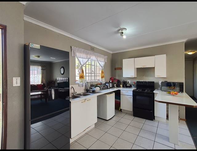 3 BEDROOM SIMPLEX FOR SALE IN COUNTRY VIEW